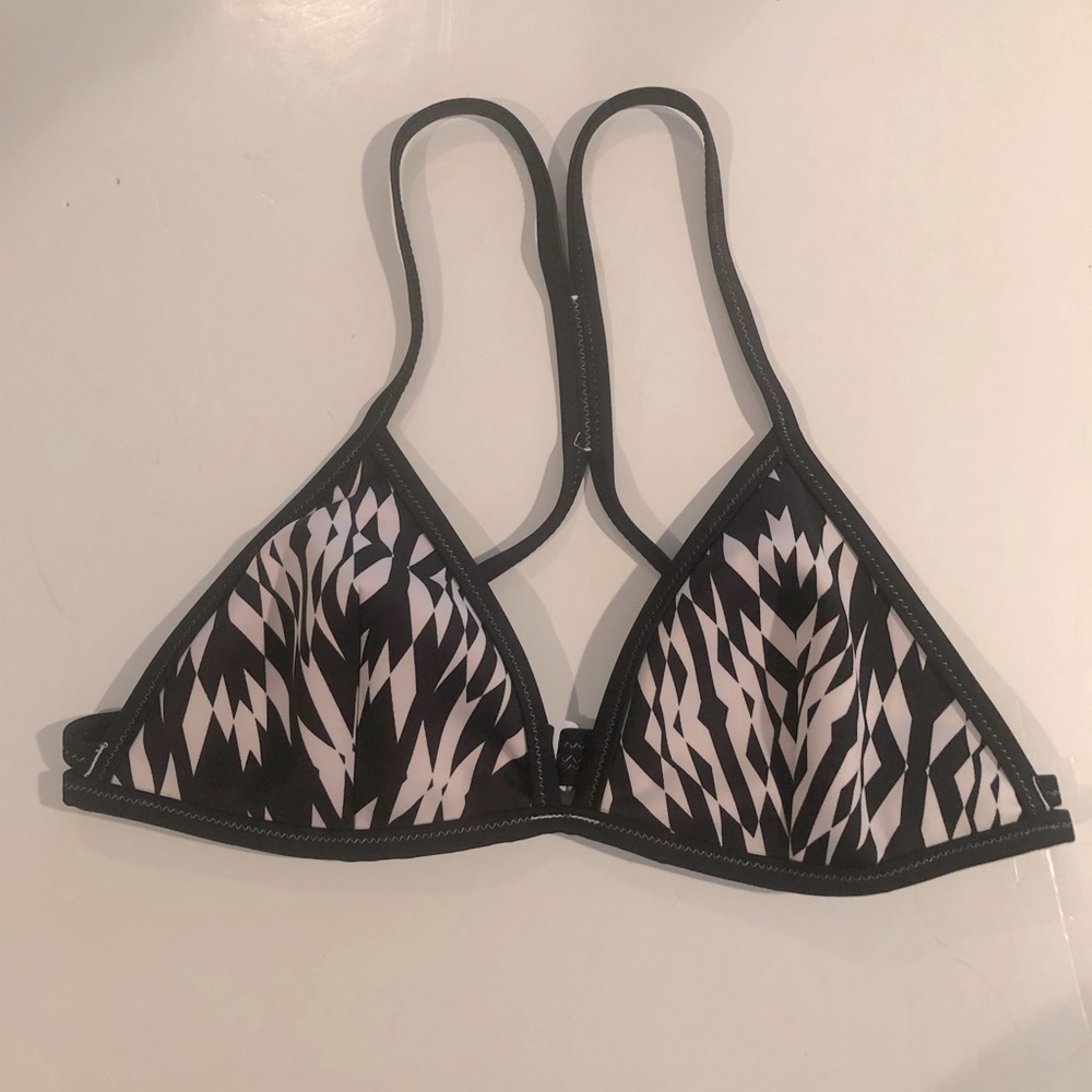 VICTORIA’S SECRET Black White Graphic BIKINI TOP L